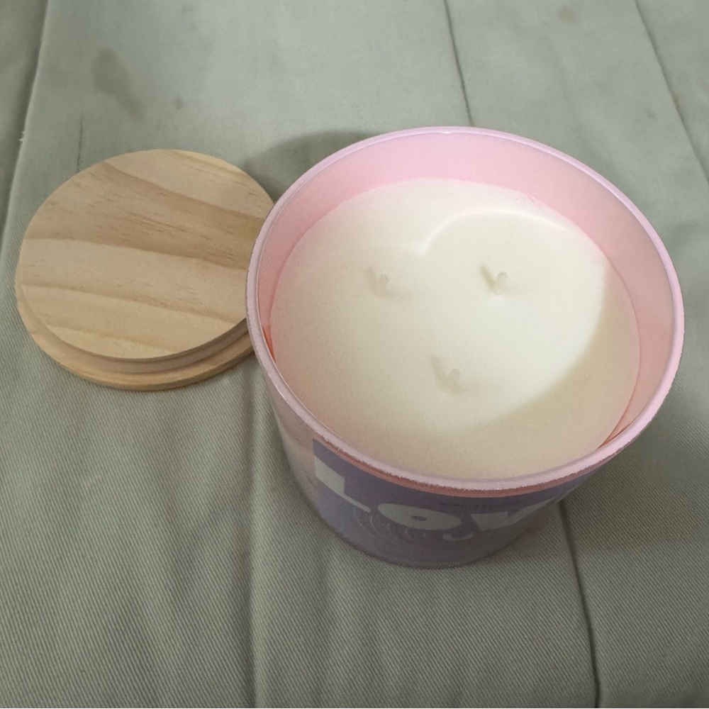 Love U Pink and White Scented Candle